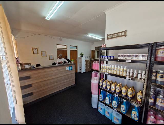 602M² WAREHOUSE TO LET IN JET PARK